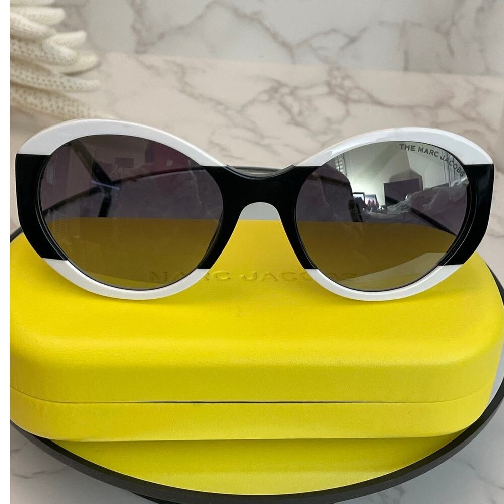 Marc Jacobs Black & White Monochrome Cat-Eye Sunglasses, Hard Case NWOT